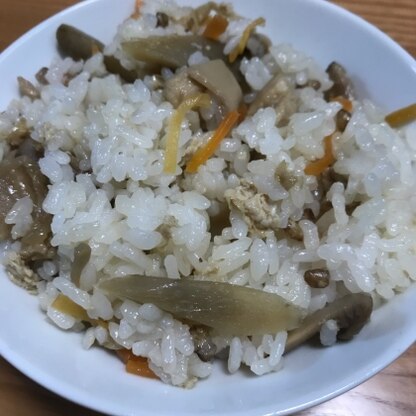 簡単で美味しかったです☆
昨晩炊きたてごはんに混ぜてすぐ食べ、今朝炊飯器に残っていた昨晩の残りを食べましたが、時間を置いたら味が馴染んでさらに美味しかったです。